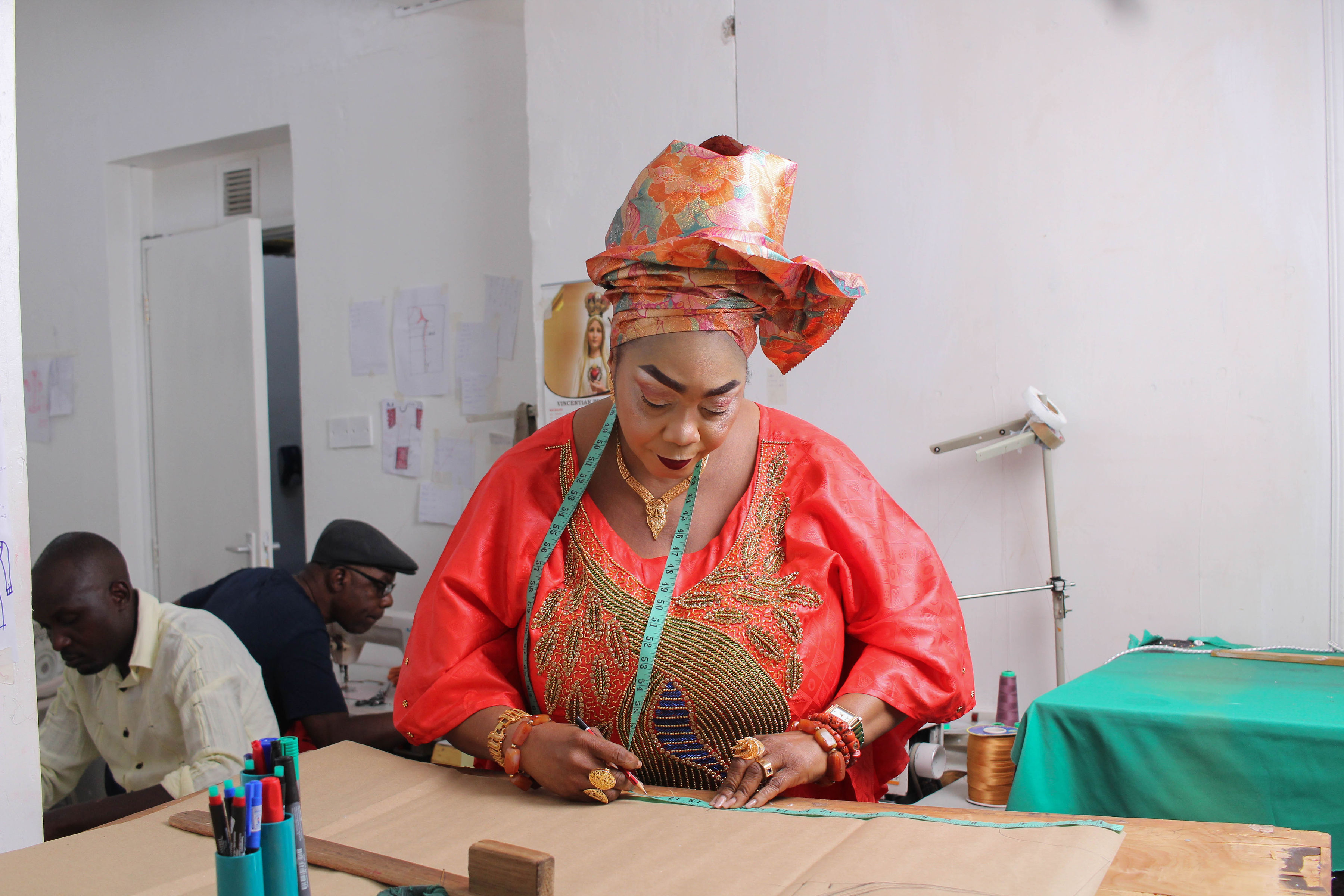 Woman measuring fabric Img 0738 33
