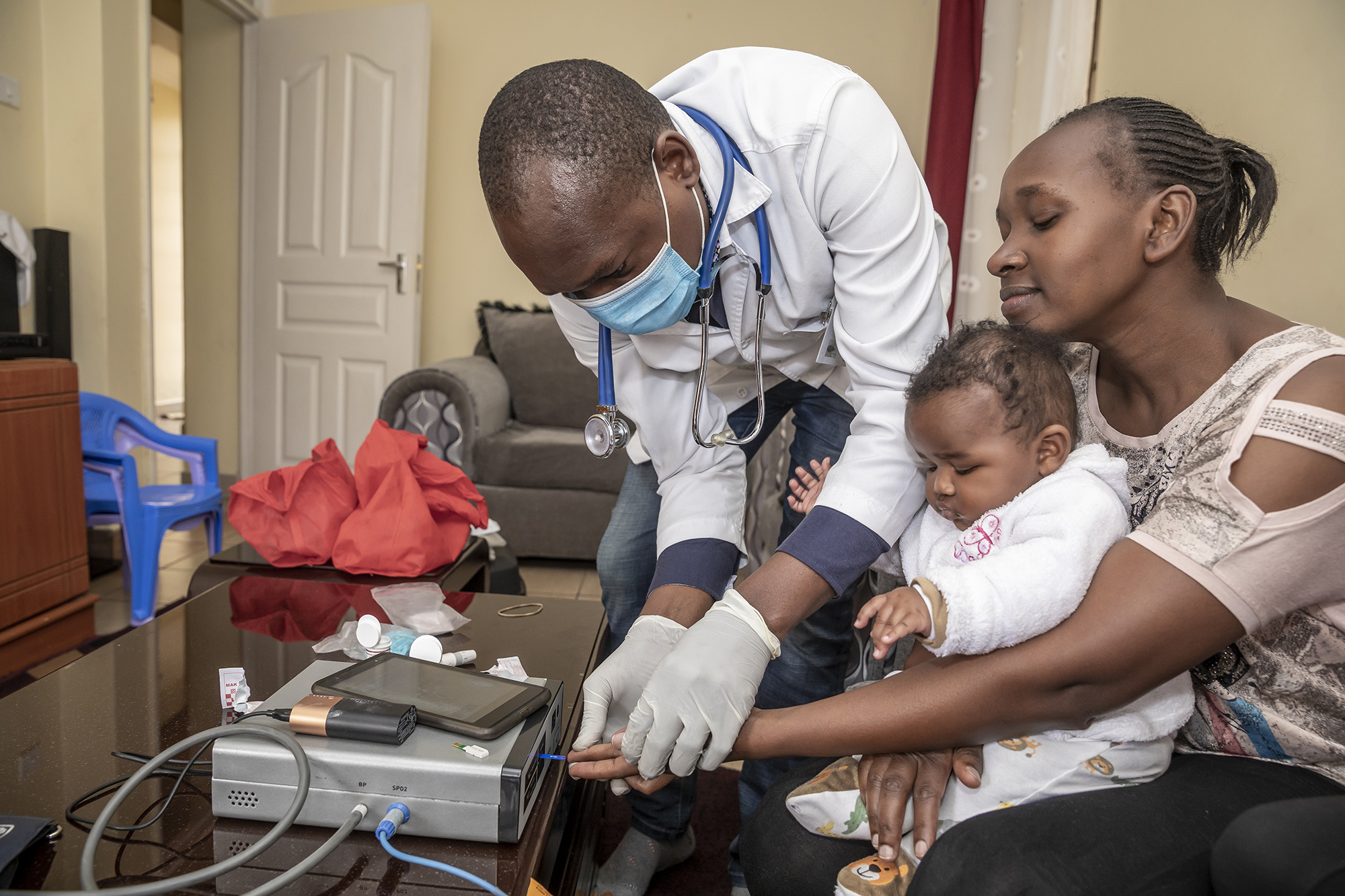 2127 Doctor Checking Patient Villgro Enzi Health Copyright Sven Torfinn Panos