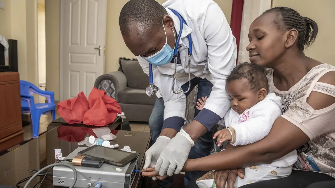 2127 Doctor Checking Patient Villgro Enzi Health Copyright Sven Torfinn Panos
