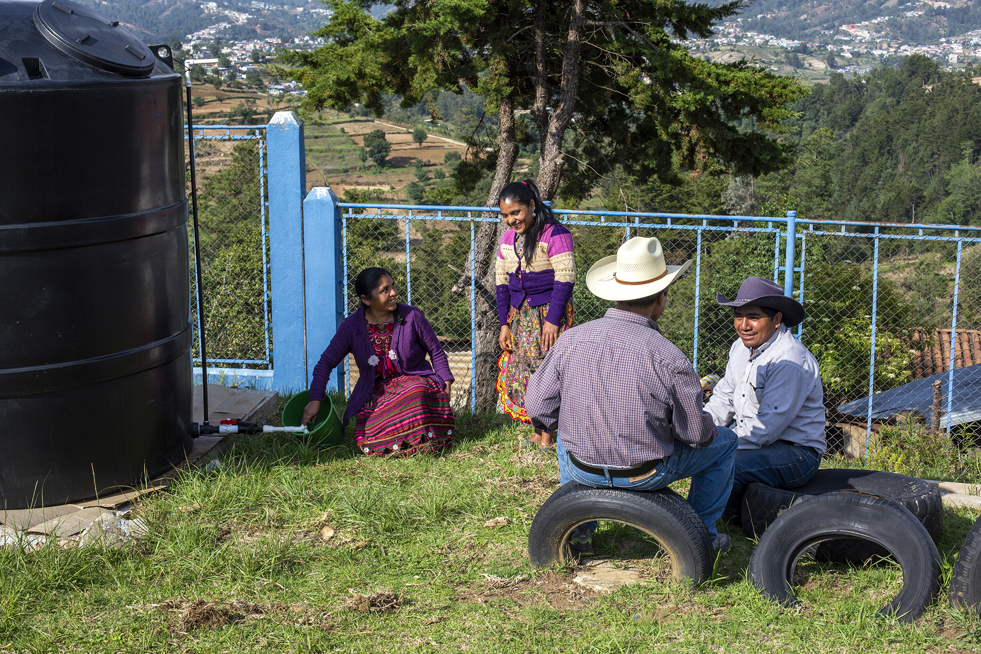 2136 4 People Collecting Clean Water From Tank Innoverde Alterna Stuart Freedman