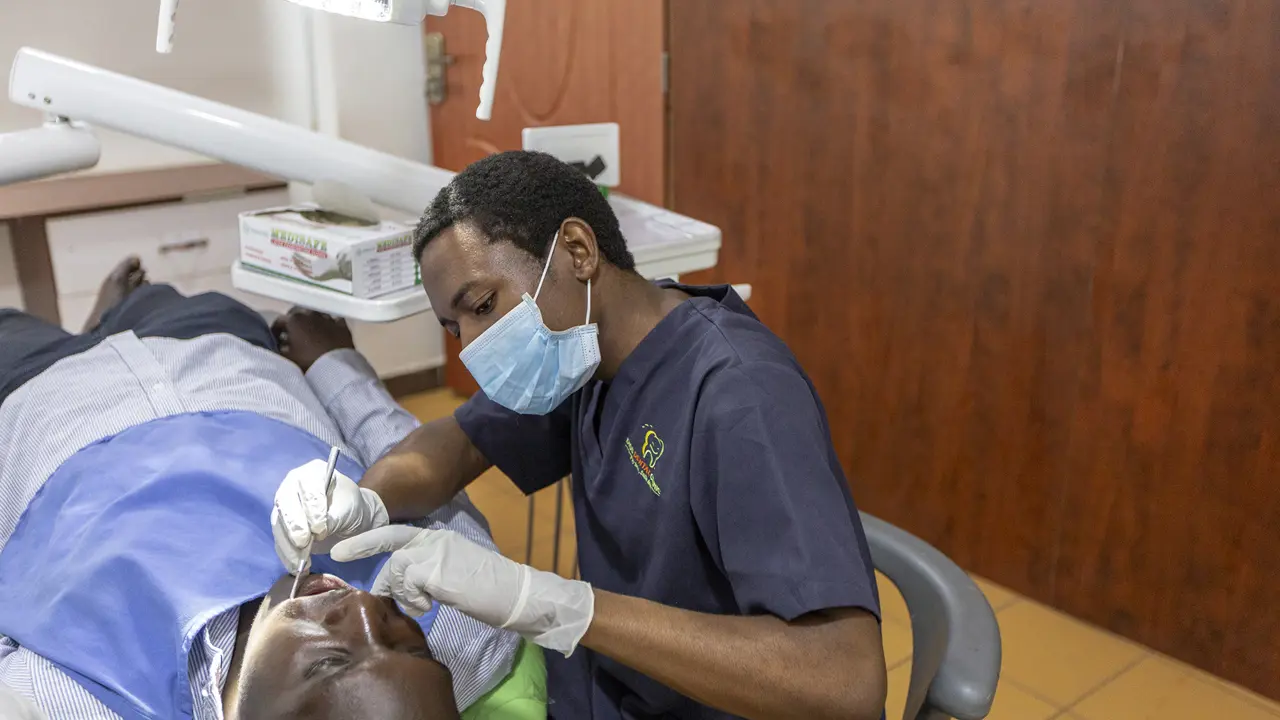 2128 Dentist Checking Patient Unreasonable Dios Dental Copyright Stuart Freedman