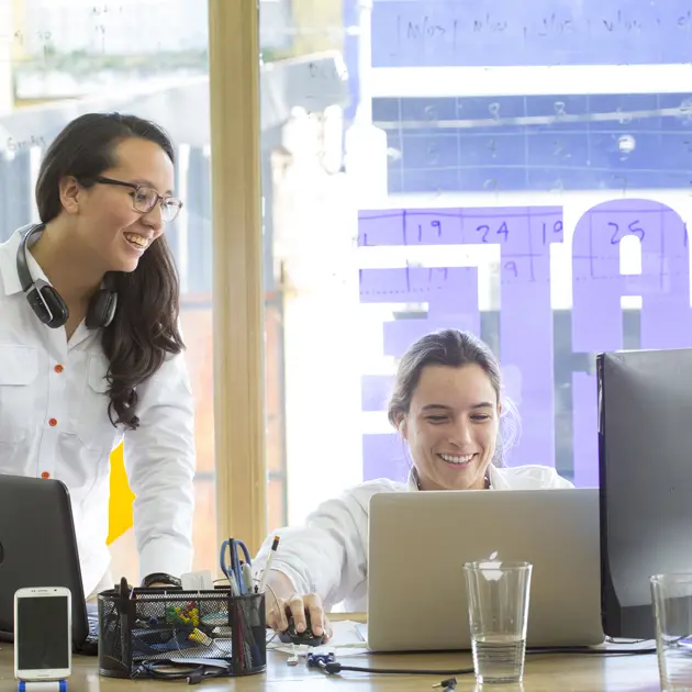 219 Two Women In Office Looking At Computer Kingo Agora Stuart Freedman