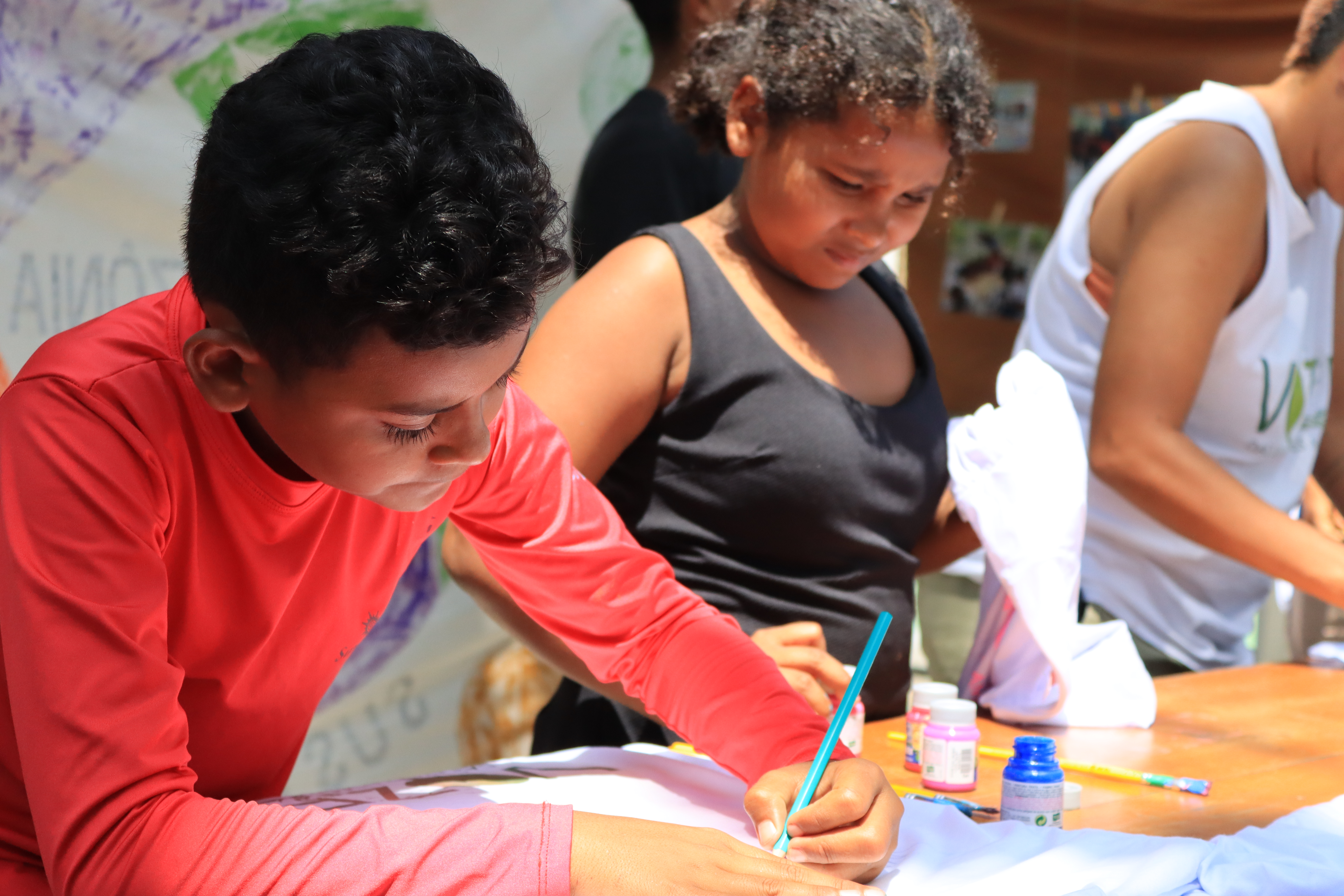 Young children painting SEL
