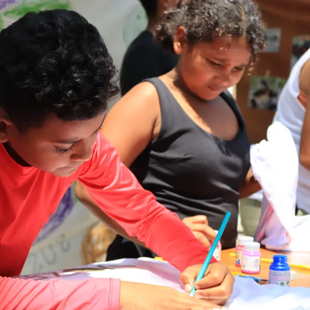 Young children painting SEL