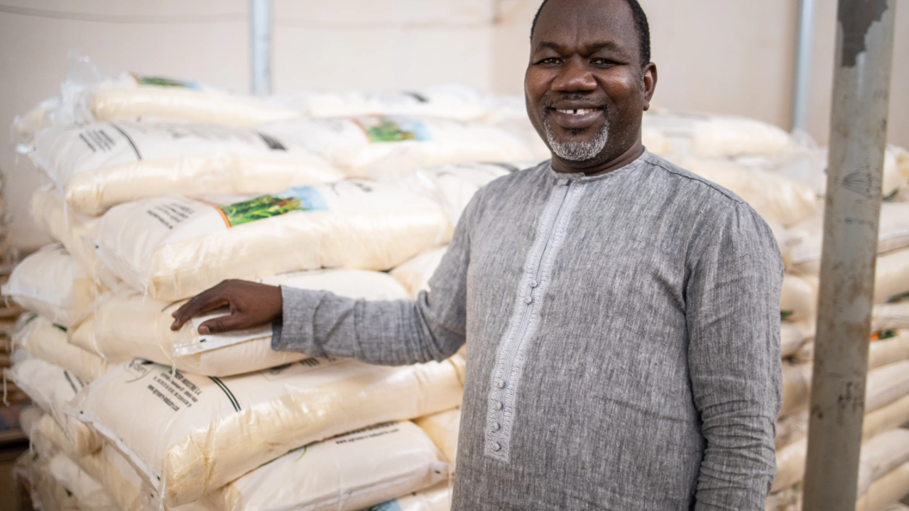 Man smiling Agroserve Industrie 2023