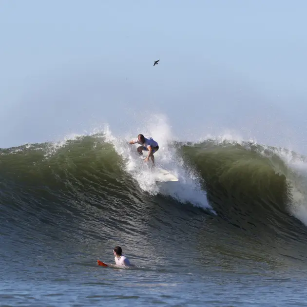 Man surfing Olas Permanentes 1 2023