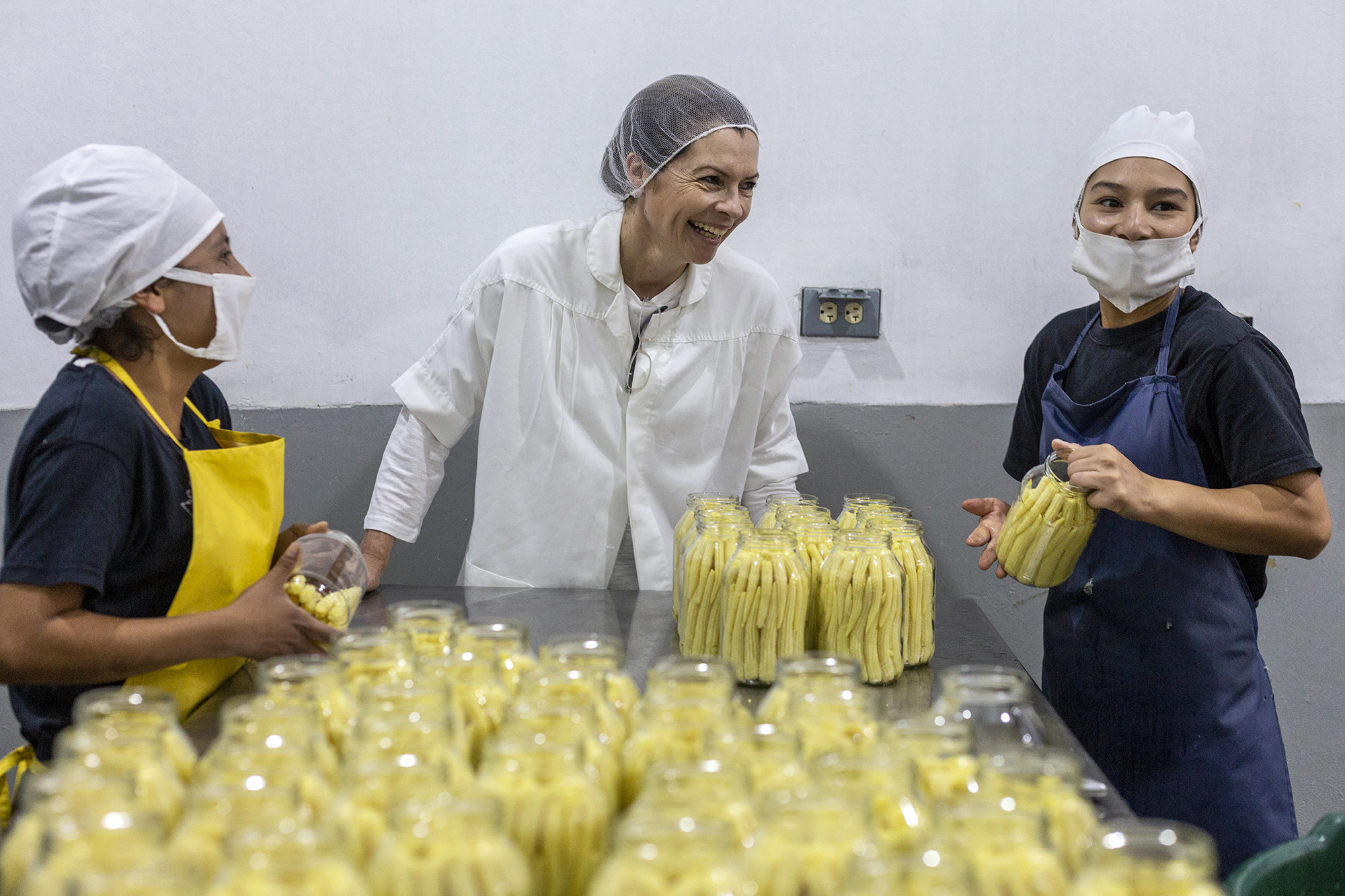 2153 Women Jar Baby Corn Dentagro Bpeace Copyright Stuart Freedman