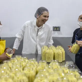 2153 Women Jar Baby Corn Dentagro Bpeace Copyright Stuart Freedman