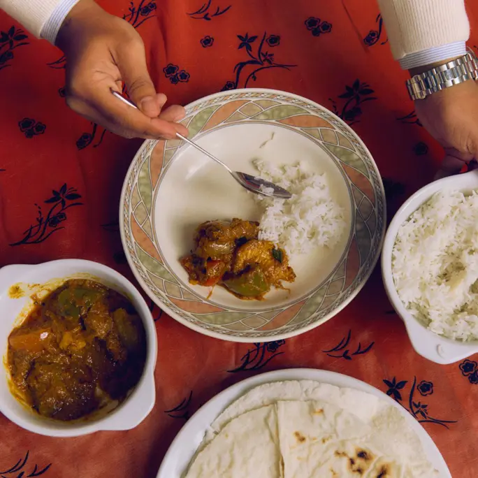 Serving food on plate Sirazul