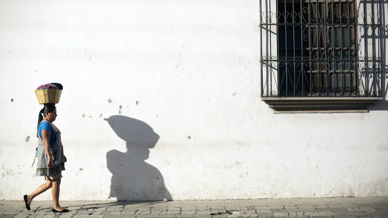 2124 Woman With Basket On Head In Guatemalan Village Copyright Stuart Freedman