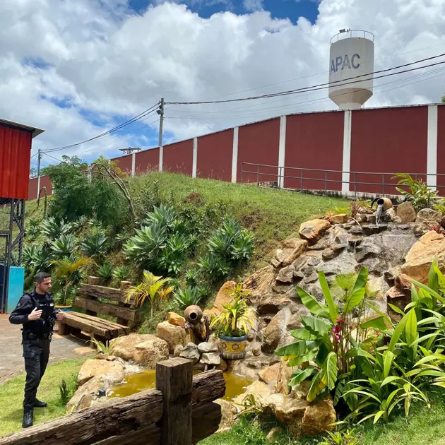 Picture 1 Mainstream Prison Guard Examines Landscape In Apac Prison